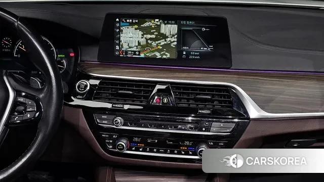 BMW 5 Series (G30) 2018 Белый из Кореи, фото 5