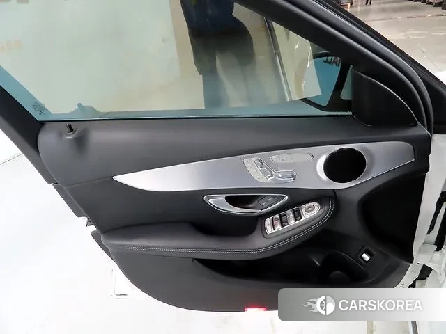 Mercedes-Benz C-Class W205 2018 Белый из Кореи, фото 5