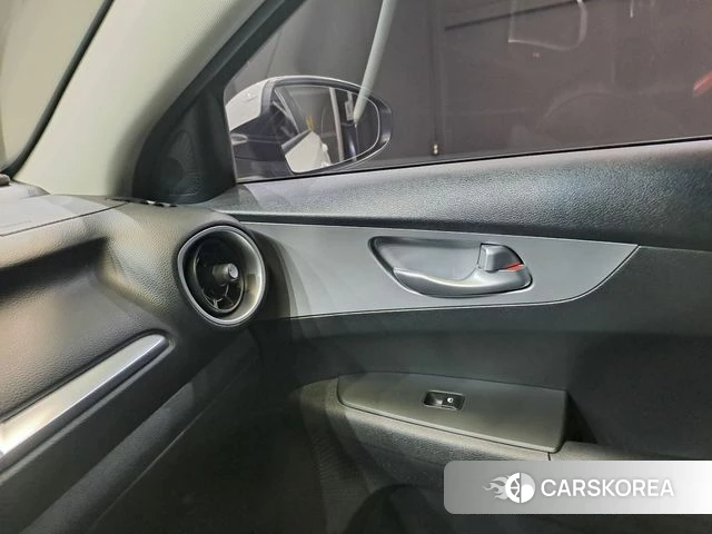 Kia The New K3 2nd generation 2022 Белый из Кореи, фото 5