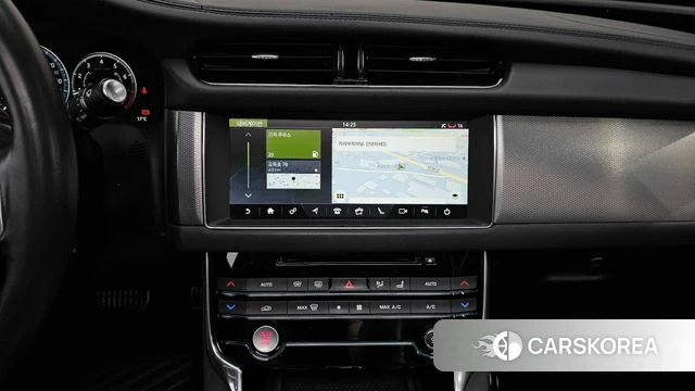 Jaguar XF (X260) 2018 Белый из Кореи, фото 5