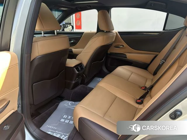 Lexus ES 2021 Серебристо-серый из Китая, фото 5