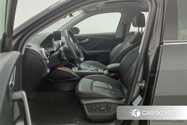 Audi Q2L 2022 Темно-серый из Китая, фото 5