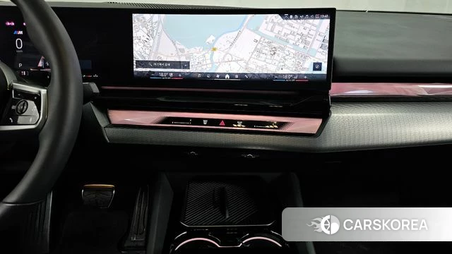 BMW 5 Series (G60) 2026 Цвет галактики из Кореи, фото 5