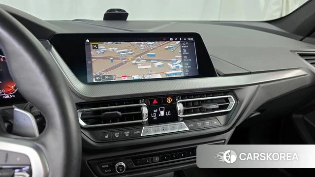 BMW 1 Series (F40) 2023 Серебристо-серый из Кореи, фото 5