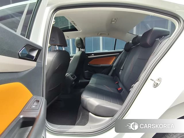 Volkswagen Bora 2022 Белый из Китая, фото 5