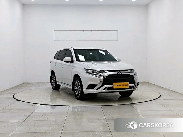 Mitsubishi  Outlander 2024 Белый из Китая, фото 5
