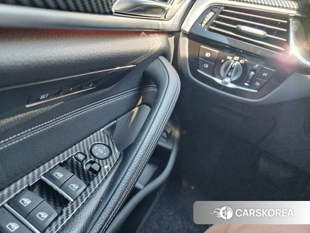BMW 5 Series (G30) 2018 Белый из Кореи, фото 5