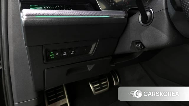 Volkswagen Touareg 3rd generation 2023 Черный из Кореи, фото 5