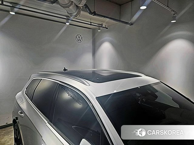 Volkswagen Touareg 3rd generation 2023 Белый из Кореи, фото 5