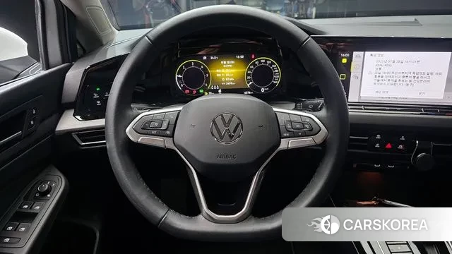 Volkswagen Golf 8th Generation 2024 Белый из Кореи, фото 5