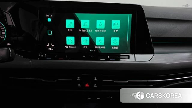 Volkswagen Golf 8th Generation 2023 Белый из Кореи, фото 5