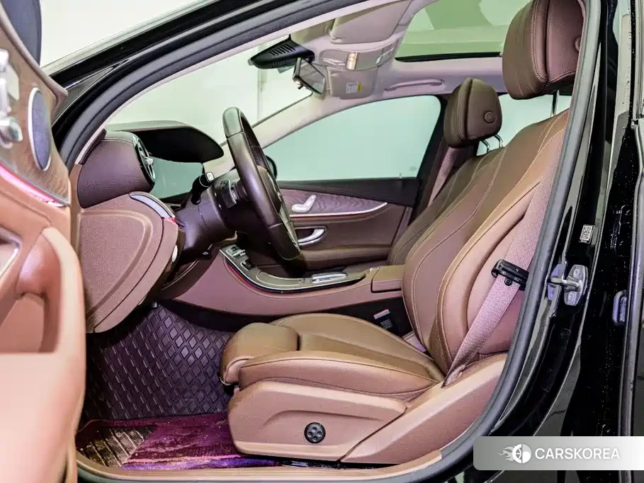 Mercedes-Benz E-Class 2023 Черный из Китая, фото 5