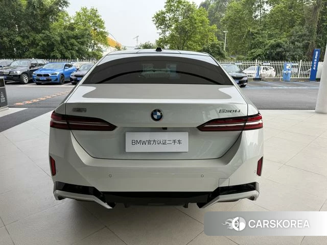 BMW 5 series 2024 Белый из Китая, фото 5