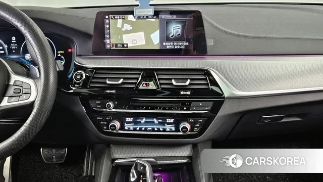 BMW 5 Series (G30) 2019 Белый из Кореи, фото 5