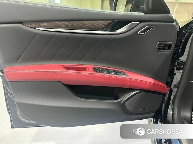 Maserati Ghibli 2023 Черный из Кореи, фото 5