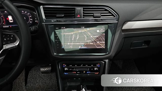 Volkswagen Tiguan Allspace 2023 Белый из Кореи, фото 5