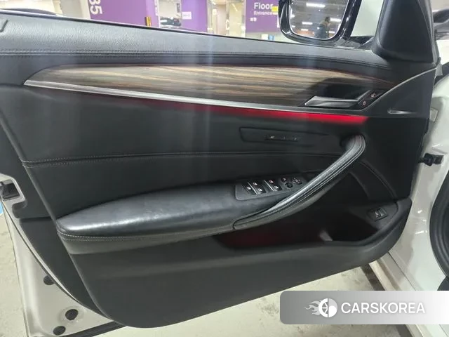 BMW 5 Series (G30) 2019 Белый из Кореи, фото 5