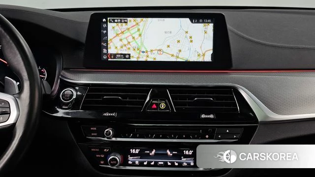BMW 5 Series (G30) 2018 Белый из Кореи, фото 5