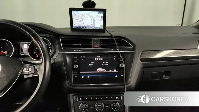 Volkswagen Tiguan second Generation 2018 Серебристо-серый из Кореи, фото 5