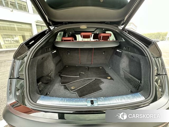 Audi Q5L Sportback 2022 Черный из Китая, фото 5
