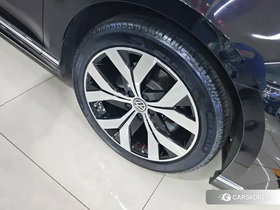 Volkswagen Magotan 2024 Черный из Китая, фото 5