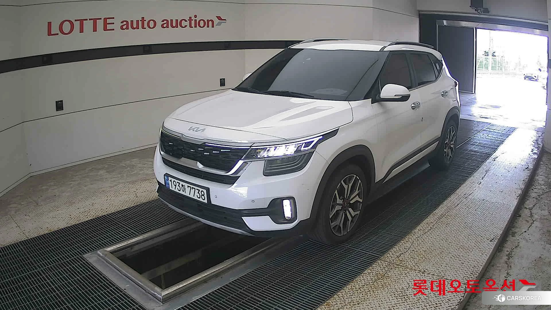 Kia Seltos 2023 Snow White Pearl из Кореи, фото 5