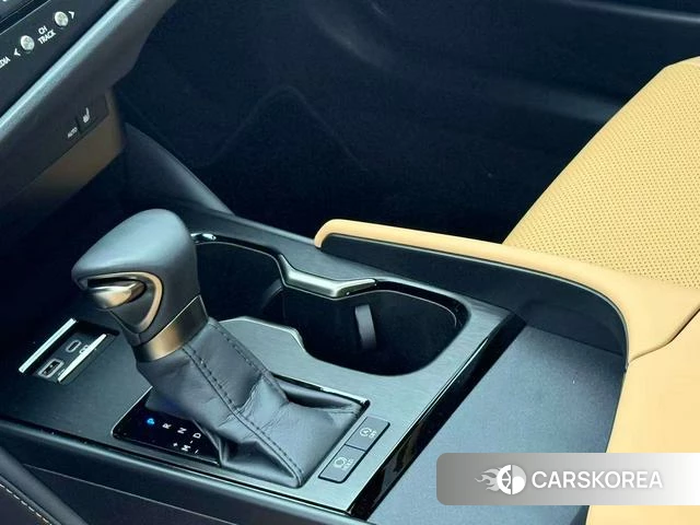 Lexus ES 2023 Серебристо-серый из Китая, фото 5