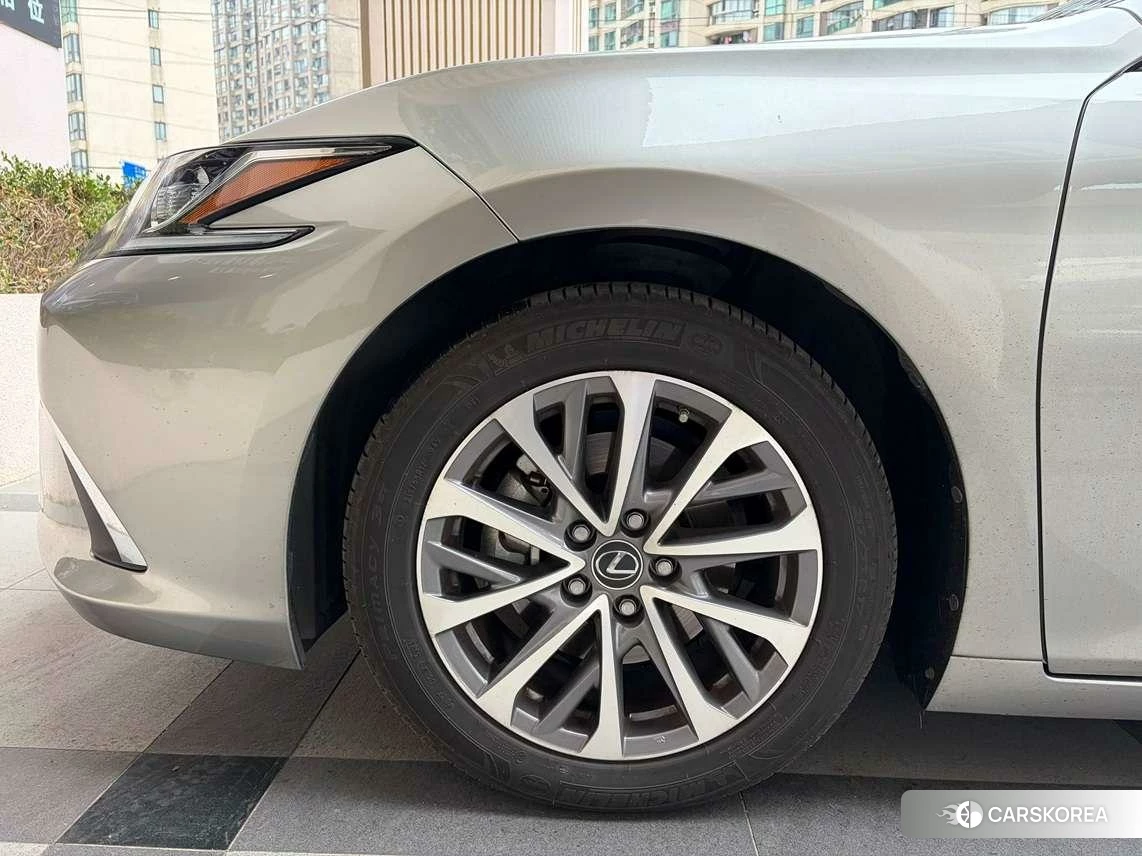 Lexus ES 2022 Серебристо-серый из Китая, фото 5