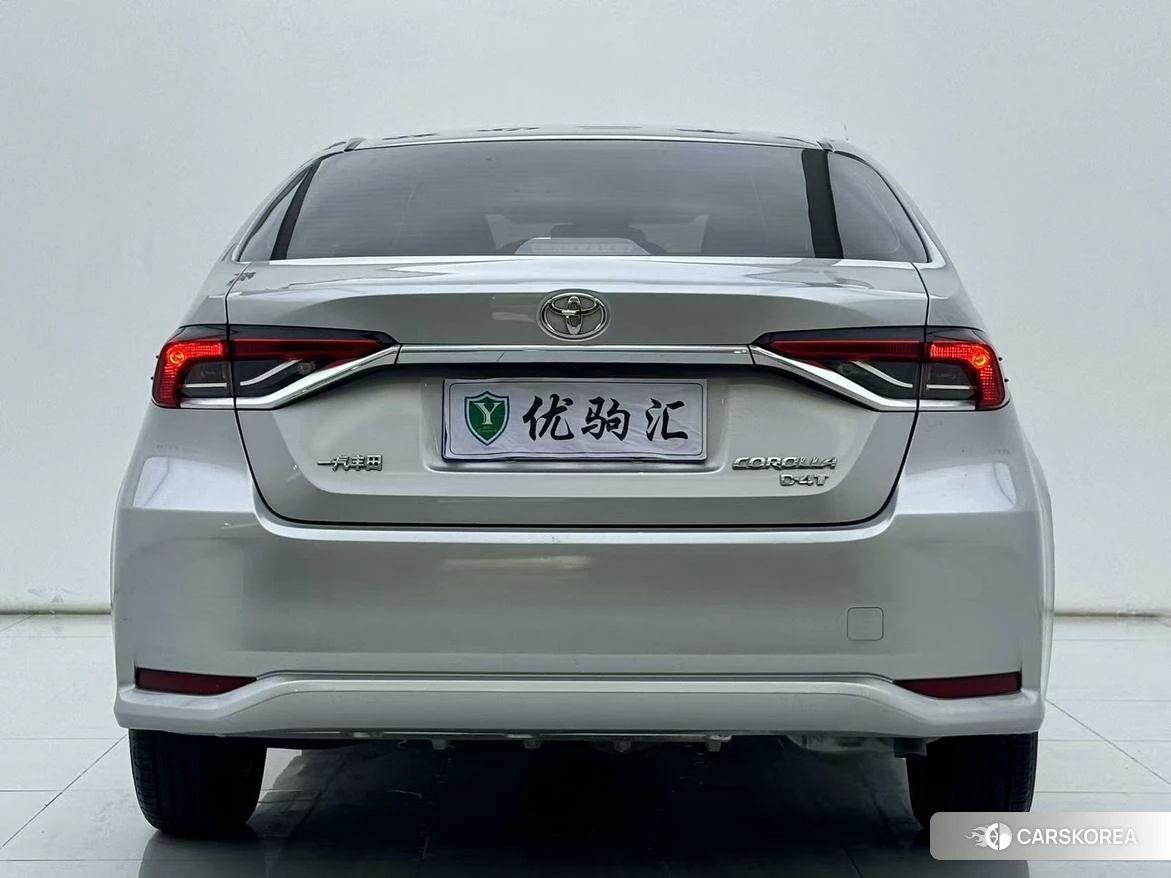 Toyota Corolla 2023 Серебристо-серый из Китая, фото 5