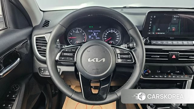 Kia Seltos 2022 Белый из Кореи, фото 5