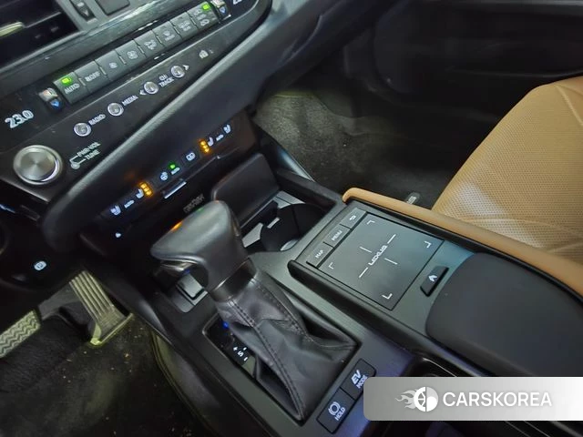 Lexus ES300h 7th generation 2022 Черный из Кореи, фото 5