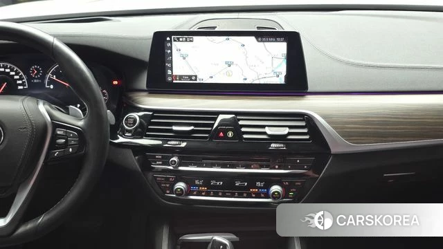 BMW 5 Series (G30) 2018 Белый из Кореи, фото 5