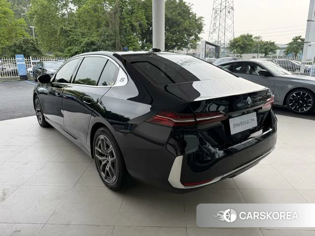 BMW 5 series 2025 Черный из Китая, фото 5
