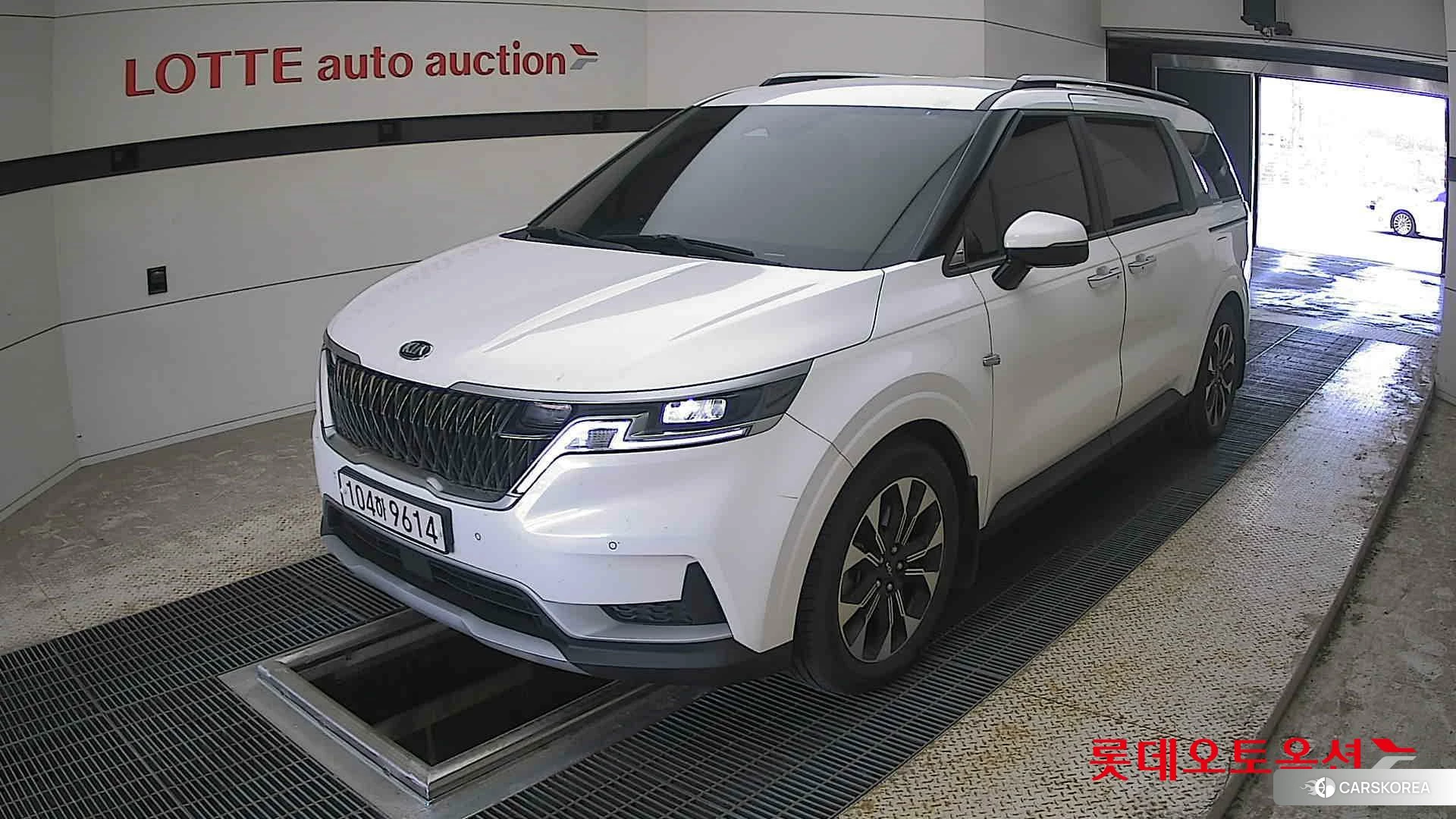 Kia Carnival 2021 Snow White Pearl (optional) из Кореи, фото 5