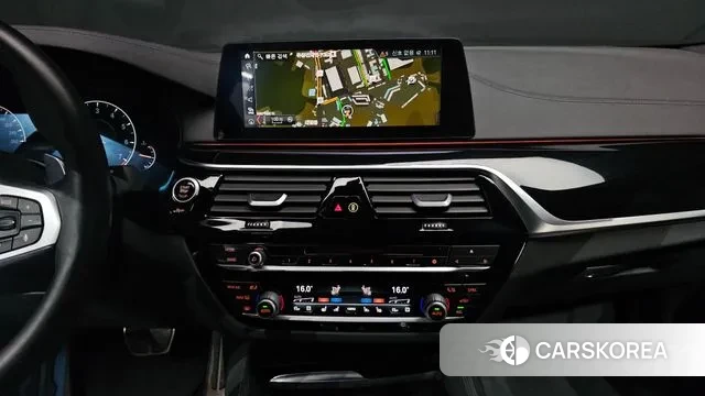 BMW 5 Series (G30) 2019 Белый из Кореи, фото 5