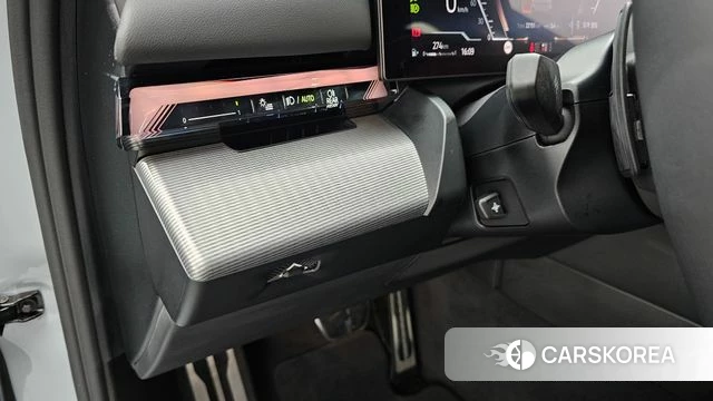 BMW 5 Series (G60) 2025 Серебристо-серый из Кореи, фото 5