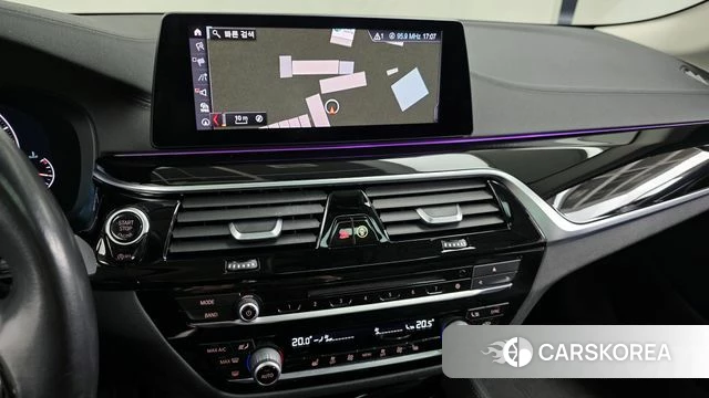 BMW 5 Series (G30) 2019 Белый из Кореи, фото 5