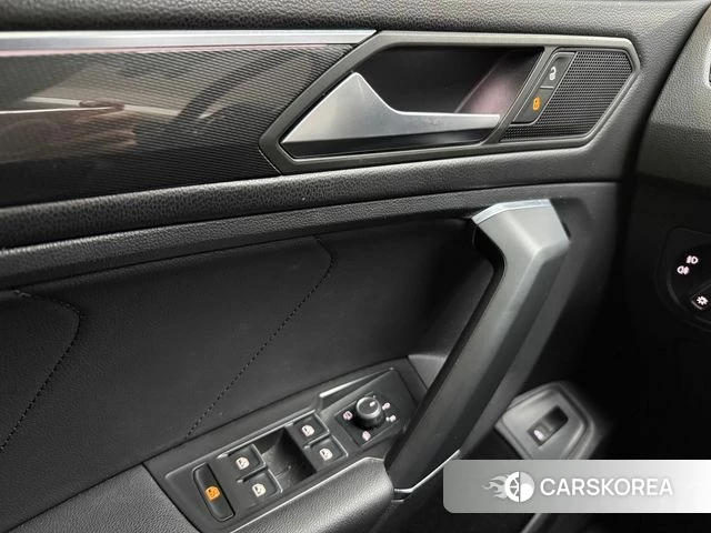 Volkswagen Tiguan Allspace 2020 Черный из Кореи, фото 5