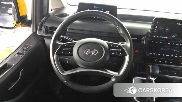 Hyundai Staria 2023 Желтый из Кореи, фото 5