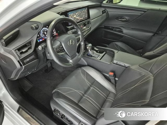 Lexus ES300h 7th generation 2023 Белый из Кореи, фото 5