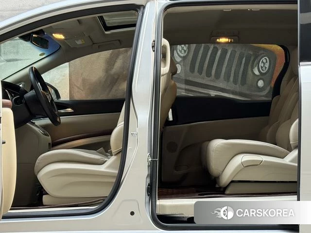 Buick GL8 2019 Серебристо-серый из Китая, фото 5