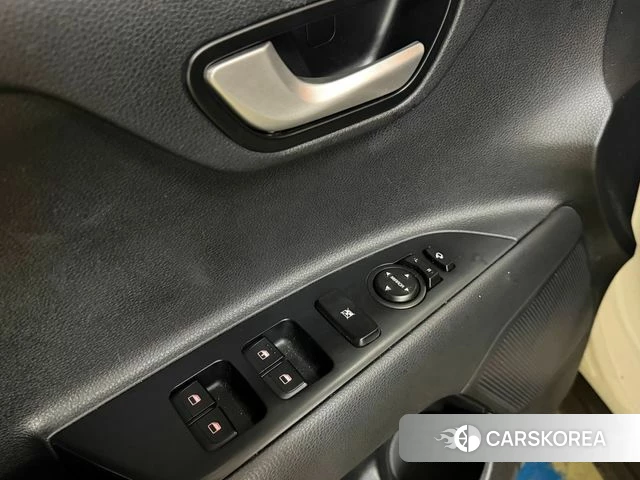 Kia Stonic 2018 Белый из Кореи, фото 5