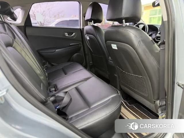 Hyundai Kona 2018 Светло-серебряный цвет из Кореи, фото 5