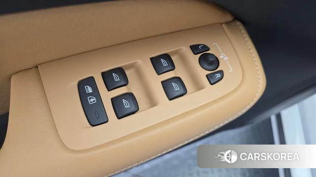 Volvo S60 3rd generation 2023 Белый из Кореи, фото 5