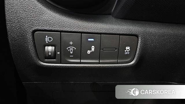 Hyundai Kona 2018 Светло-серебряный цвет из Кореи, фото 5