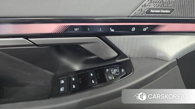 BMW 5 Series (G60) 2025 Цвет галактики из Кореи, фото 5