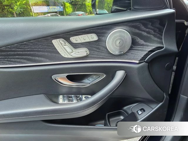 Mercedes-Benz E-Class W213 2018 Синий из Кореи, фото 5