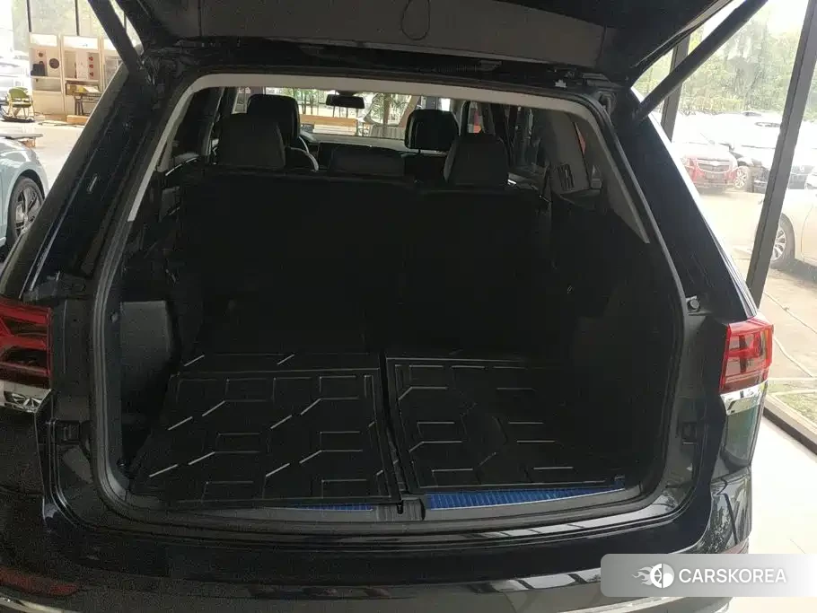 Volkswagen Touareg 2024 Черный из Китая, фото 5