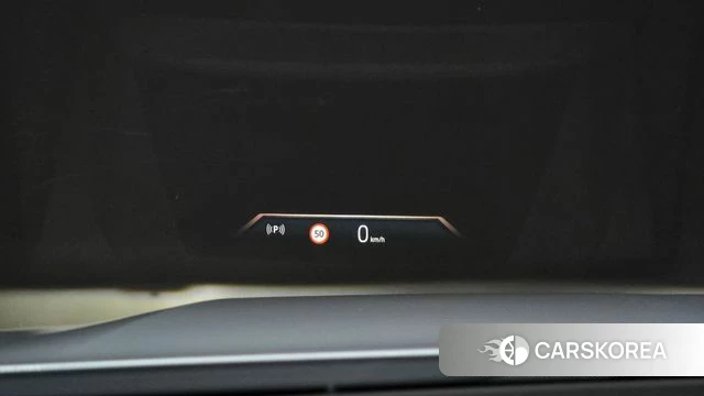 BMW 5 Series (G60) 2024 Светло-серебряный цвет из Кореи, фото 5