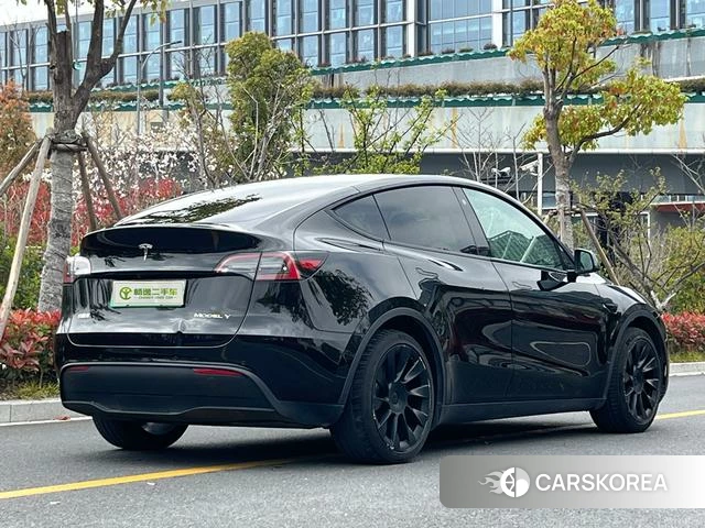 Tesla Model Y 2023 Черный из Китая, фото 5
